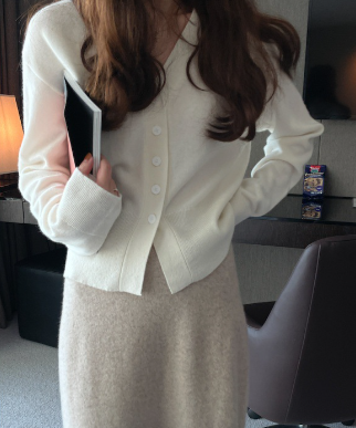 Women's V-neck Wool Knitted Cardigan in Solid Color