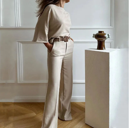 WOLFF Elegant Two-Piece Women's Set for Summer 2023